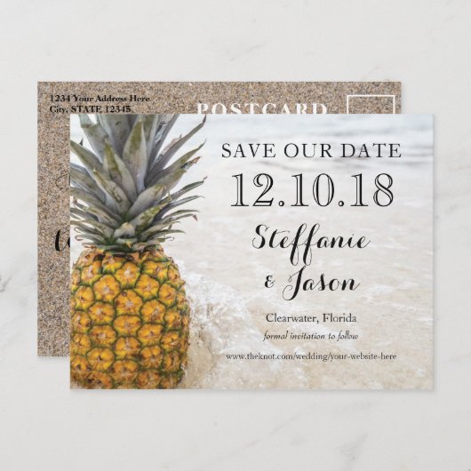 Ananas Chillin am Sandstrand Save the Date Ankündigungspostkarte (Vorne/Hinten)