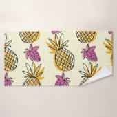 Ananas, Erdbeere Vintages Textildesign. Badehandtuch (Badehandtuch)