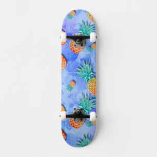 Ananas. Farbe. Feier. Skateboard