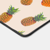 Ananas Früchte auf leichtem Champagner Beige Schreibtischunterlage (Ecke)