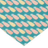 Ananas-Gekritzel-Muster 2 Tischdecke (Schrägansicht)