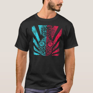 Ananas im Techno Color Festival Synthesizer mit T-Shirt