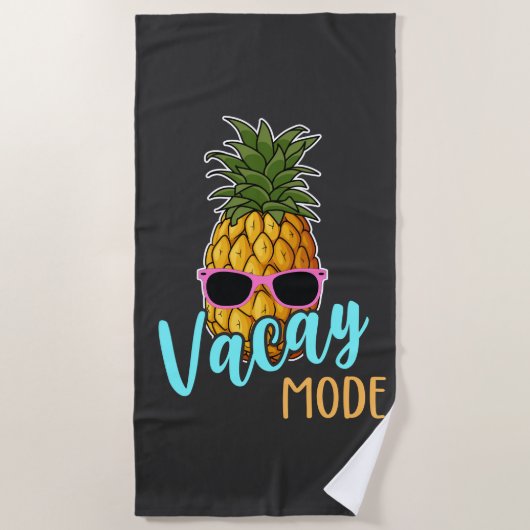 Ananas im Vacay-Modus mit Sonnenbrille Sommer Strandtuch (Vorderseite)