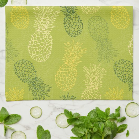 Ananas-Kontur-Muster auf Grün Handtuch (Gefaltet)