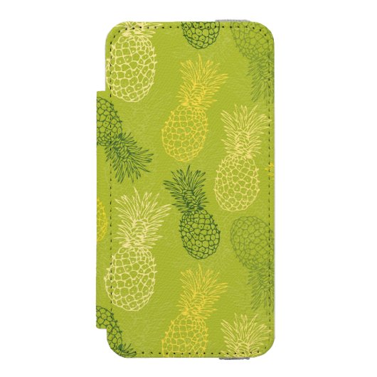 Ananas-Kontur-Muster auf Grün Incipio iPhone Geldbeutel-Hülle (Folio Vorderseite)