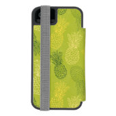 Ananas-Kontur-Muster auf Grün Incipio iPhone Geldbeutel-Hülle (Folio Rückseite)