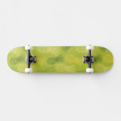 Ananas-Kontur-Muster auf Grün Skateboard (Horizontal)