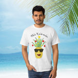 Ananas Mele Kalikimaka T-Shirt<br><div class="desc">Der T - Shirt von Mele Kalikimaka ist mit einem als Weihnachtsbaum dekorierten, gelben Ananas und einer Sonnenbrille ausgestattet! Der Text ist anpassbar. Ändern Sie mithilfe des Entwurfstools die Textgröße, den Stil oder die Farbe. Weil wir unsere Kunstwerke erstellen, werden Sie dieses exakte Bild von anderen Designern nicht finden. Original...</div>