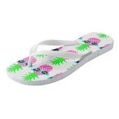 Ananas mit "DIVAtude" Badesandalen (Schrägansicht)