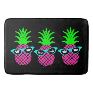 Ananas mit "DIVAtude" und Tiaras Badematte