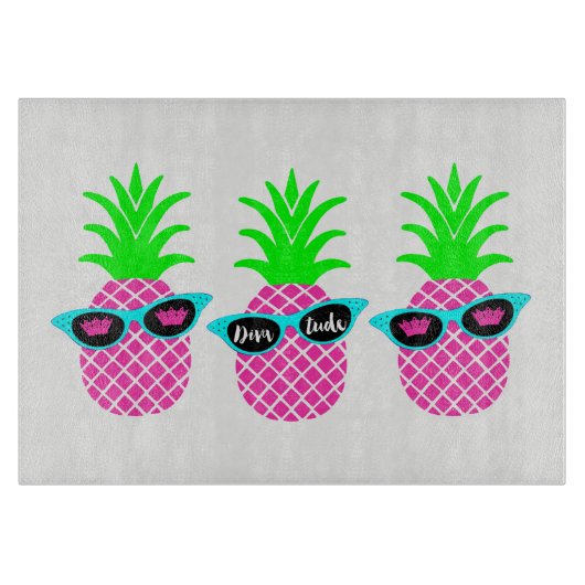 Ananas mit "DIVAtude" und Tiaras Schneidebrett (Vorderseite)