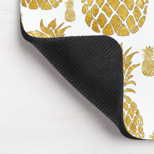 Ananas mit Goldblättern Mousepad (Ecke)