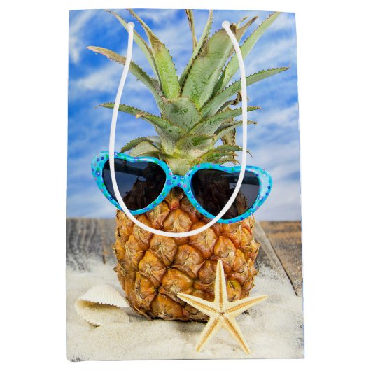 Ananas mit Herzsonnenbrille Polka Dots Mittlere Geschenktüte (Vorderseite)