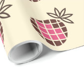 Ananas mit Schokolade und rosa Herzmuster Geschenkpapier (Rolleneckpunkt)