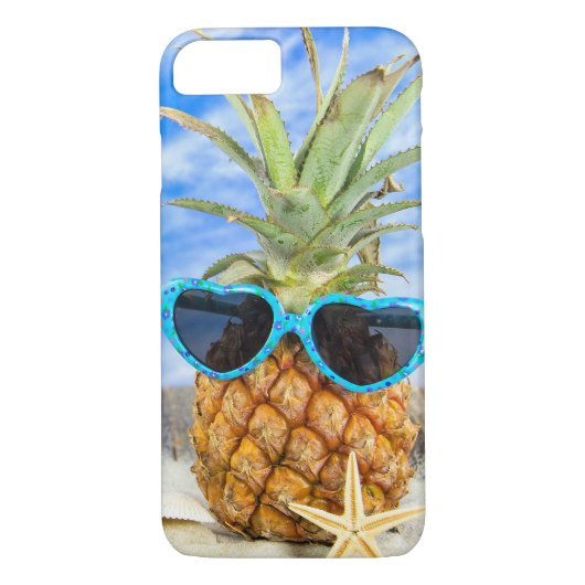Ananas mit Sonnenbrille im Sand Case-Mate iPhone Hülle (Rückseite)