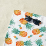 Ananas-Muster Weiß Personalisiert Strandtuch<br><div class="desc">Ananas-Ananas-Muster auf weißem,  personalisiertem Badetuch.</div>
