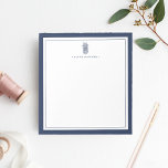 Ananas | Navy & White Personalisiert Notizblock<br><div class="desc">Fügen Sie Ihrem Schreibtisch eine Touch schicken,  feinen Stils mit unserem personalisierten Memo-Pad in klassisch marineblau und weiß hinzu. Das Design verfügt über einen Seegrand mit einer kleinen,  blau blauen Ananas-Abbildung und Ihrem Namen,  Monogramm oder Ihrer Personalisierung.</div>
