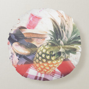 Ananas neben Telefon und Lautsprecher Rundes Kissen
