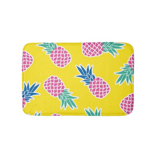 Ananas-Rausch: Heller Cartoon Vintag. Badematte (Vorderseite)