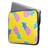 Ananas-Rausch: Heller Cartoon Vintag. Laptopschutzhülle (Vorderseite Links)