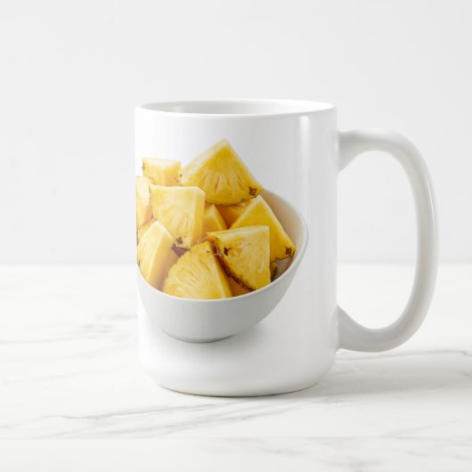Ananas-Stücke in einer Schüssel Kaffeetasse (Rechts)