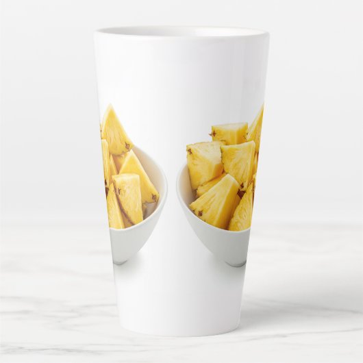 Ananas-Stücke in einer Schüssel Milchtasse (Vorderseite)