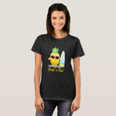 Ananas - Surfs Up - Sommerstrand T-Shirt (Vorne ganz)
