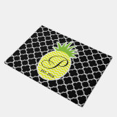 Ananas u. schwarzes Quatrefoil Fußmatte (Schrägansicht)