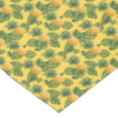 Ananas u. tropisches Blätter auf Gold Tischdecke (Schrägansicht)