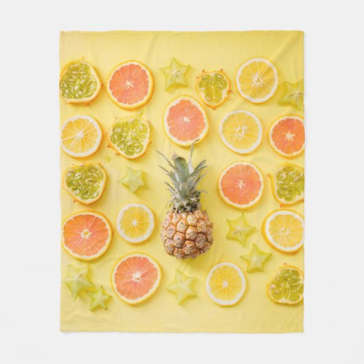 Ananas, umgeben von Zitrusfrüchten Fleecedecke (Vorderseite)