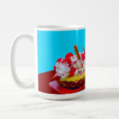 Ananas und Eis mit einem Fruchtsmoothie Kaffeetasse (Links)