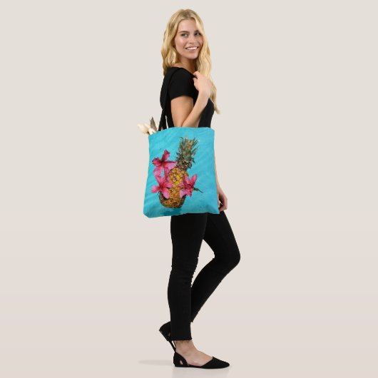 Ananas und Hibiskus Tasche (Am Model)