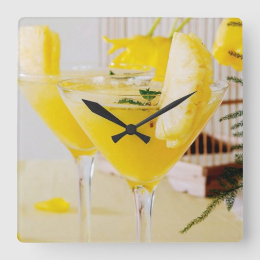 Ananas- und Ingwer-Fresca-Cocktail Quadratische Wanduhr (Vorderseite)