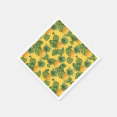 Ananas und tropische Blätter auf Gold Serviette (Ecke)