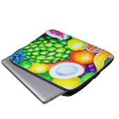 Ananas und tropische Früchte. Jetzt kaufen Laptopschutzhülle (Vorne Knopf)