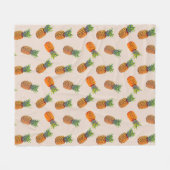 Ananasfrüchte auf Hellbeige Fleecedecke (Vorderseite (Horizontal))