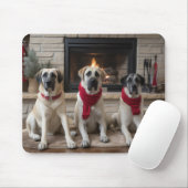 Anatolischer Schäferhund am Feuerplatz Weihnachten Mousepad (Mit Mouse)