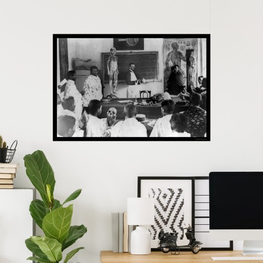 Anatomie-Klasse im Sudan, Afrika 1920 Poster (Heimbüro)