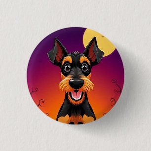 Anbetungswürdiger Hund in einer Halloween-Szene Button