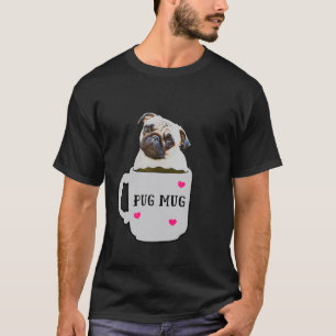 Anbetungswürdiger Mops-Welpen-Becher voller Kaffee T-Shirt