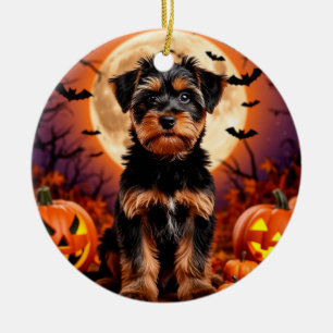 Anbetungswürdiger Welpe mit Halloween-Hintergrund Keramik Ornament