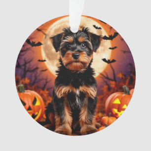 Anbetungswürdiger Welpe mit Halloween-Hintergrund Ornament