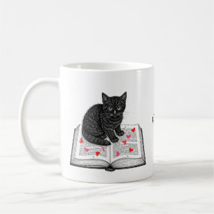 Anbetungswürdiges schwarzes Katzenkätzchen auf Buc Kaffeetasse