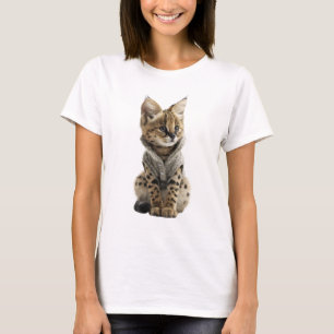 Anbetungswürdiges Serval-Baby mit gestricktem Grau T-Shirt
