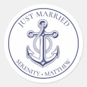 Anchor Just Married Navy Blue Nautical Wedding Runder Aufkleber (Vorderseite)