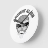 Ancient Alien Head Newsprint Runde Wanduhr (Winkel)