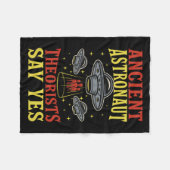 Ancient Astronaut Theorists sagen Yes Spaceship Al Fleecedecke (Vorderseite (Horizontal))