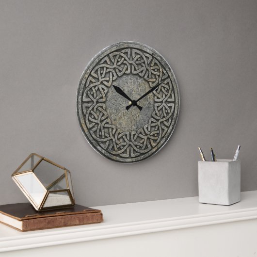 Ancient Infinite Weave Celtic Stone Wall Clock Große Wanduhr (Büro)
