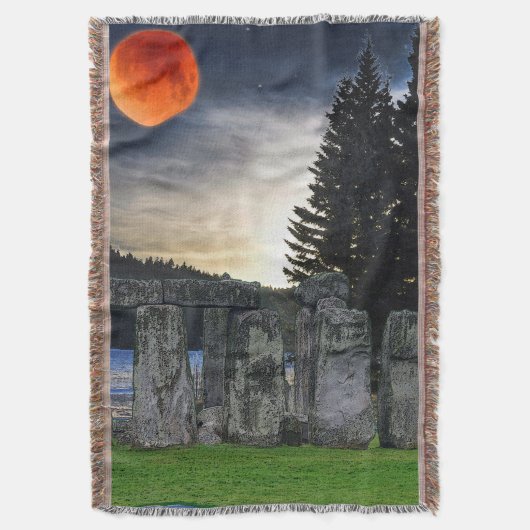 Ancient Stonehenge & Mystical Red Full Moon Decke (Vorderseite Vertikal)
