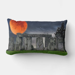 Ancient Stonehenge & Mystical Red Full Moon Lendenkissen